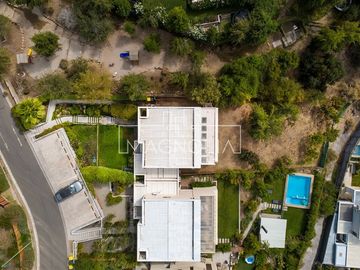Casa en venta de 4 dorm. en Lo Barnechea