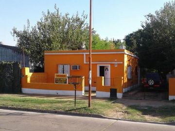 Casa a reciclar con muy buen Lote en Bella Vista