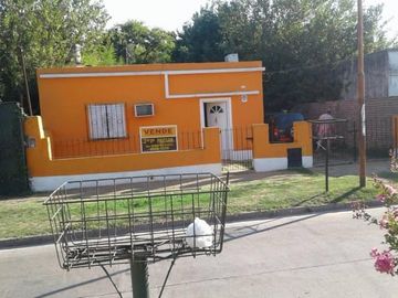 Casa a reciclar con muy buen Lote en Bella Vista