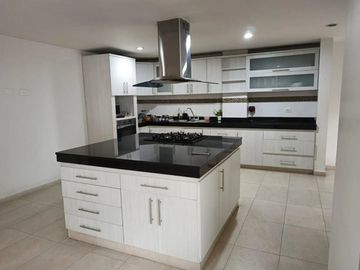 Amplia y elegante casa de 2 niveles en La Flora, Cali