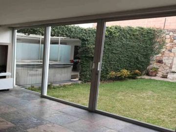 Amplia y elegante casa de 2 niveles en La Flora, Cali