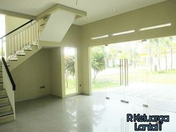 Di Sewakan Rumah Besar Siap Huni 4 Kamar Posisi HOEK di Antapani Bandung