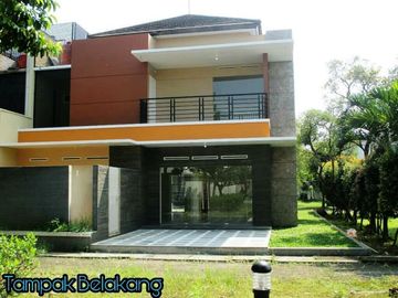 Di Sewakan Rumah Besar Siap Huni 4 Kamar Posisi HOEK di Antapani Bandung