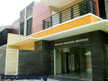 Di Sewakan Rumah Besar Siap Huni 4 Kamar Posisi HOEK di Antapani Bandung