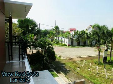 Di Sewakan Rumah Besar Siap Huni 4 Kamar Posisi HOEK di Antapani Bandung