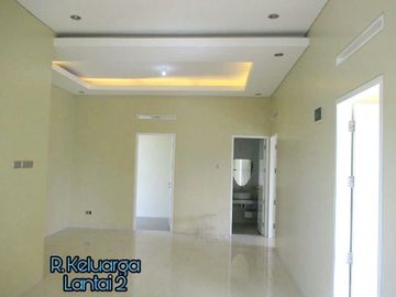 Di Sewakan Rumah Besar Siap Huni 4 Kamar Posisi HOEK di Antapani Bandung