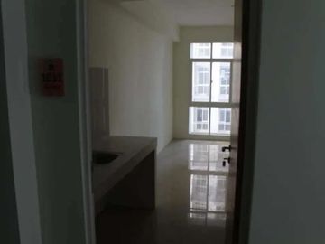 Apartemen Bale Hinggil Studio Corner, Kosongan