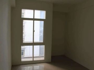 Apartemen Bale Hinggil Studio Corner, Kosongan