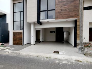 CASA en VENTA acabados residenciales en el fraccionamiento LOMAS DEL SOL