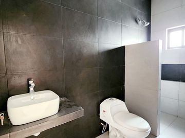 CASA en VENTA acabados residenciales en el fraccionamiento LOMAS DEL SOL