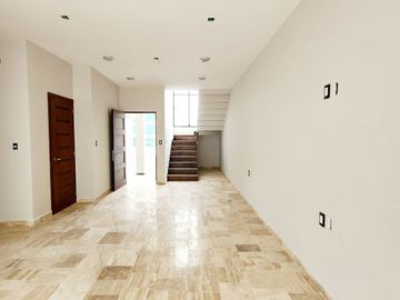 CASA en VENTA acabados residenciales en el fraccionamiento LOMAS DEL SOL