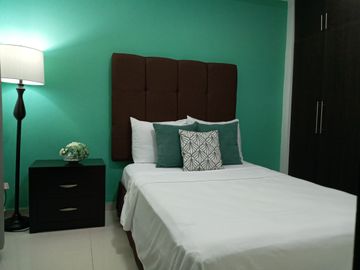 Depa de 3 recamaras con 3 baños completos climatizados y amueblado cuenta con alberca, vista al mar y a la isla de sacrificios en el piso 4.de a 128 m2 y 7:30 mts de frente al boulevard Manuel Ávila Camacho .
