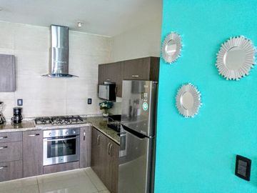 Depa de 3 recamaras con 3 baños completos climatizados y amueblado cuenta con alberca, vista al mar y a la isla de sacrificios en el piso 4.de a 128 m2 y 7:30 mts de frente al boulevard Manuel Ávila Camacho .