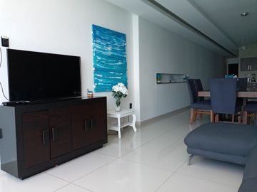 Depa de 3 recamaras con 3 baños completos climatizados y amueblado cuenta con alberca, vista al mar y a la isla de sacrificios en el piso 4.de a 128 m2 y 7:30 mts de frente al boulevard Manuel Ávila Camacho .