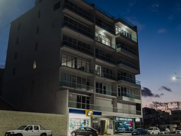 Depa de 3 recamaras con 3 baños completos climatizados y amueblado cuenta con alberca, vista al mar y a la isla de sacrificios en el piso 4.de a 128 m2 y 7:30 mts de frente al boulevard Manuel Ávila Camacho .