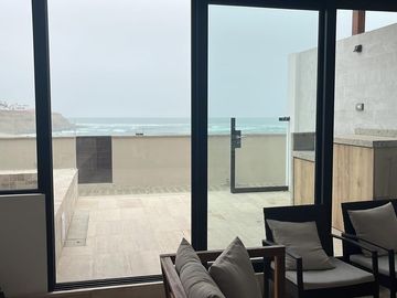 Departamento de estreno 1er piso, con vista al mar.
Totalmente equipado, listo para disfrutar el verano en familia.
*133m2.
*A 40Km de Lima.
*Disf