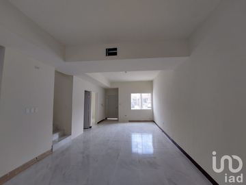 CASA DE 4 RECAMARAS CON TERRENO EXCEDENTE EN PREVENTA, FRACCIONAMIENTO PRIVADO, CD JUAREZ CHIH