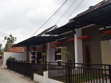 rumah siap huni terawat lokasi cipayung