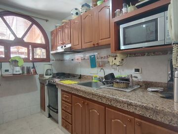 casa en venta en avenida libertadores. Cod V30183