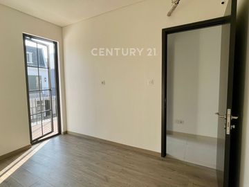 Disewakan Rumah Baru Siap Huni Maison De Wisteria Metland Menteng
