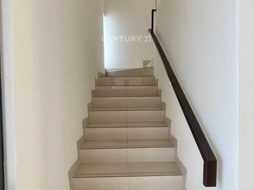 Disewakan Rumah Baru Siap Huni Maison De Wisteria Metland Menteng