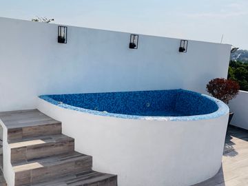 Casa Nueva,  en Fraccionamiento Las Brisas de Cuernavaca, Alberca