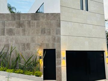 Casa Nueva,  en Fraccionamiento Las Brisas de Cuernavaca, Alberca