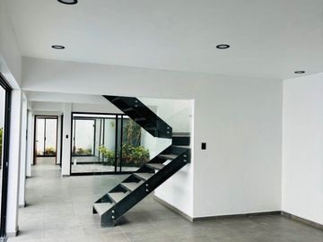 Casa Nueva,  en Fraccionamiento Las Brisas de Cuernavaca, Alberca