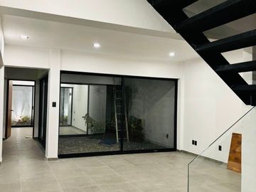 Casa Nueva,  en Fraccionamiento Las Brisas de Cuernavaca, Alberca