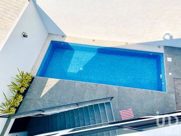 Casa Nueva,  en Fraccionamiento Las Brisas de Cuernavaca, Alberca