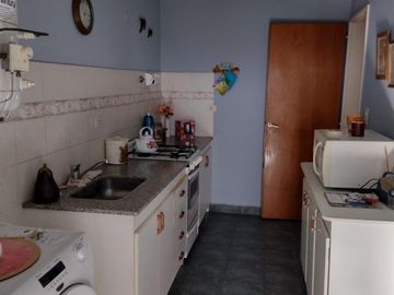 SE VENDE CASA en PH R.Peña 800