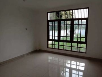 Rumah Siap Huni di Pinggir Jalan Raya Area Bintaro Utara