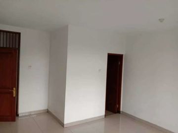 Rumah Siap Huni di Pinggir Jalan Raya Area Bintaro Utara