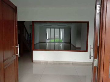 Rumah Siap Huni di Pinggir Jalan Raya Area Bintaro Utara