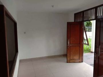 Rumah Siap Huni di Pinggir Jalan Raya Area Bintaro Utara