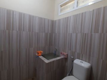 Dijual Rumah Siap Huni Lokasi di Jl. Rungkut Asri Tengah, Surabaya