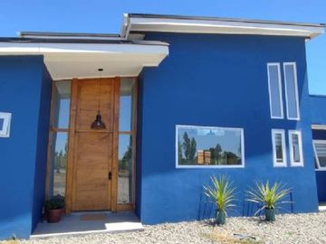 Se vende hermosa casa de un piso en condominio camino a Cato