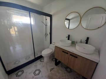 Se vende hermosa casa de un piso en condominio camino a Cato