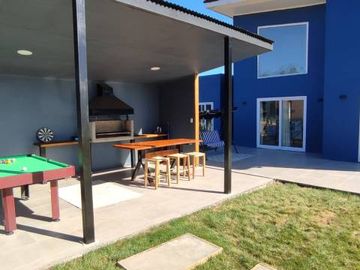 Se vende hermosa casa de un piso en condominio camino a Cato