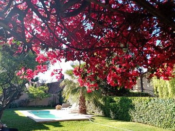 REAL OPORTUNIDAD  VENTA CASA HURLINGHAM CON PARQUE PARRILLA Y PISCINA