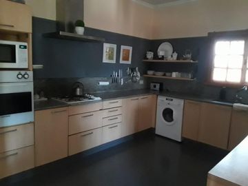 REAL OPORTUNIDAD  VENTA CASA HURLINGHAM CON PARQUE PARRILLA Y PISCINA