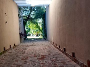 REAL OPORTUNIDAD  VENTA CASA HURLINGHAM CON PARQUE PARRILLA Y PISCINA