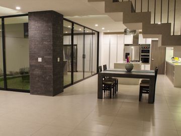 Preciosa Residencia ÚNICA en La Condesa Juriquilla, 4 Recámaras, ROOF GARDEN !!