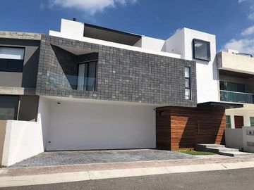 Preciosa Residencia ÚNICA en La Condesa Juriquilla, 4 Recámaras, ROOF GARDEN !!