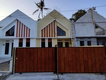 DIJUAL RUMAH DESIGN SCANDINAVIAN ALA EROPA DI PRAMBANAN TEPI JALAN KAWASAN STRATEGIS