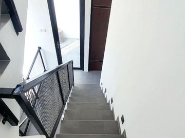 Rumah Minimalis Kontemporer Ada KOLAM RENANG MINI Di Antapani Kidul Bandung