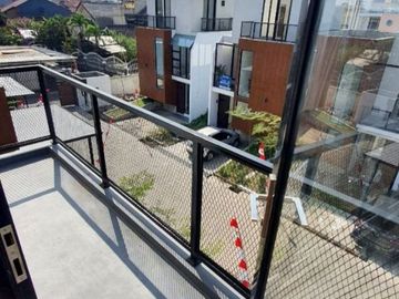 Rumah Minimalis Kontemporer Ada KOLAM RENANG MINI Di Antapani Kidul Bandung