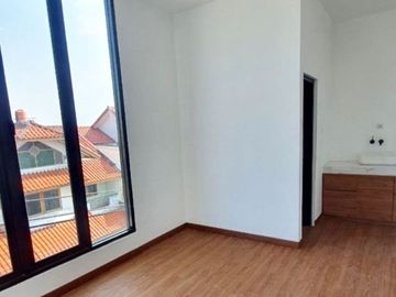 Rumah Minimalis Kontemporer Ada KOLAM RENANG MINI Di Antapani Kidul Bandung