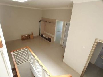 Rumah Baru 3 Lantai Luas 84 di Sulfat Agung kota Malang