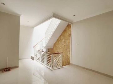 Rumah Baru 3 Lantai Luas 84 di Sulfat Agung kota Malang